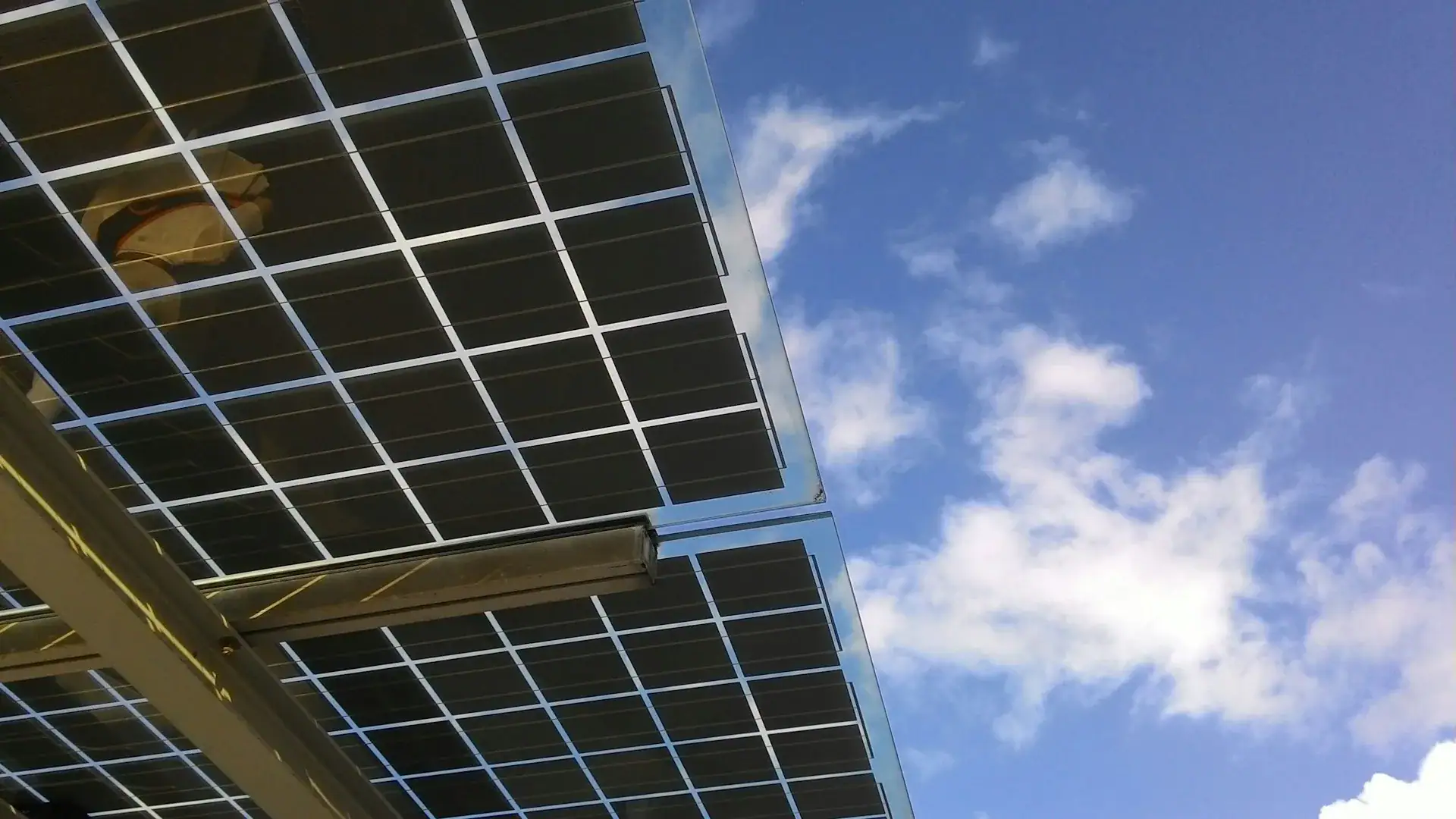 Ombrière photovoltaïque obligatoire